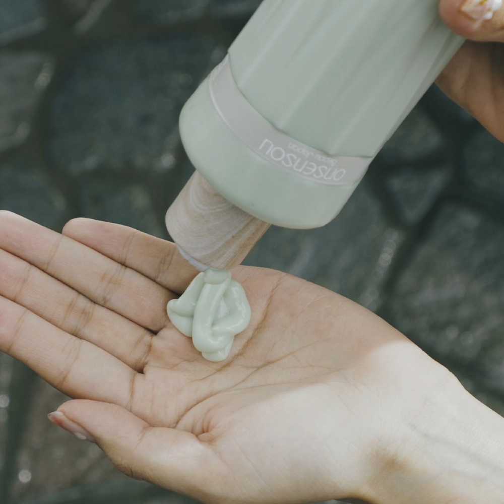 Scalp Care Treatment With Hot Spring Algae Essence