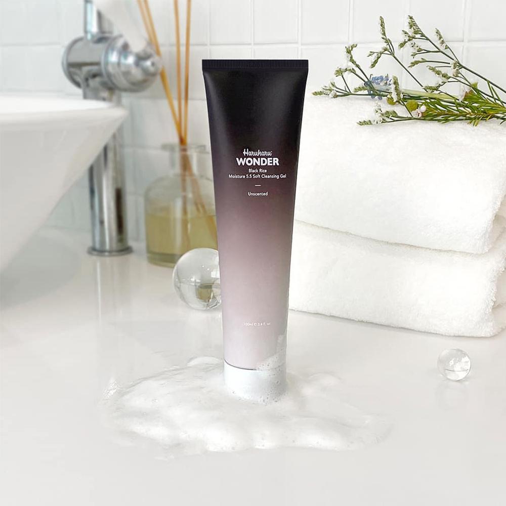 Black Rice Moisture 5.5 Soft Cleanser Gel